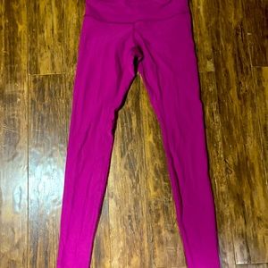 Lulu size 6 hot pink leggings. No tag but are a 6 in good condition